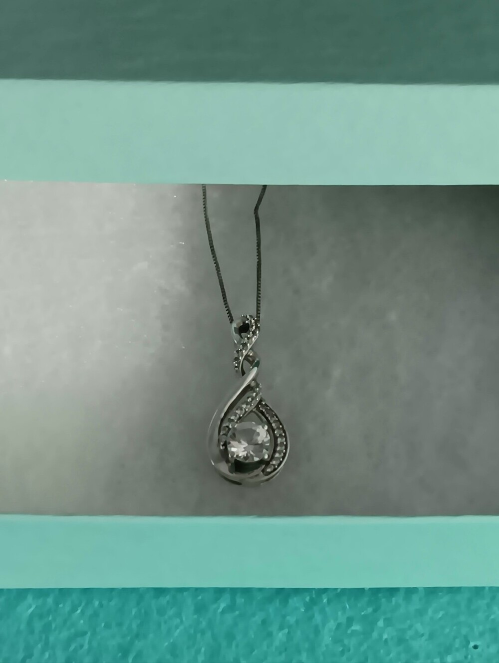 Beautiful Sterling Silver Tear Drop necklace Lab White Saphire Kay Jewelers